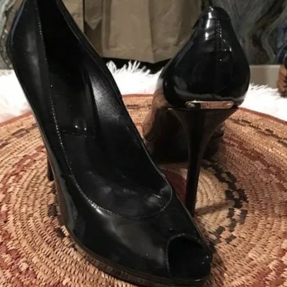 Like New Chrisitan Dior Authentic in like New Condition! No ware to heel! - Picture 4 of 10